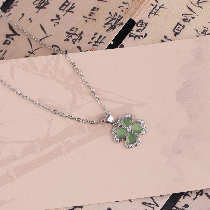 Four Leaf Clover Pendant Necklace For Women Light Luxury Inlaid Zircon Cat Eye Clavicle Chain