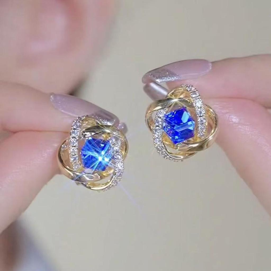 2025 Elegant Geometric Stud Earrings - Chic Jewelry for Trendsetters