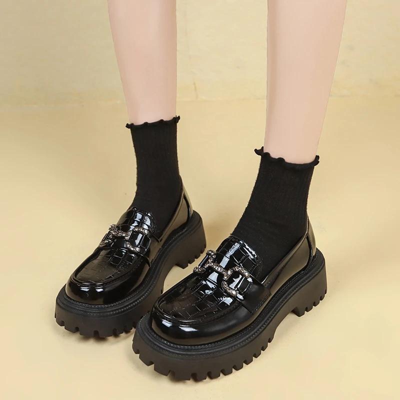 Lakované oxfordky pro ženy Módní křišťálová kovová přezka Dámské hranaté střední podpatky Platformové boty