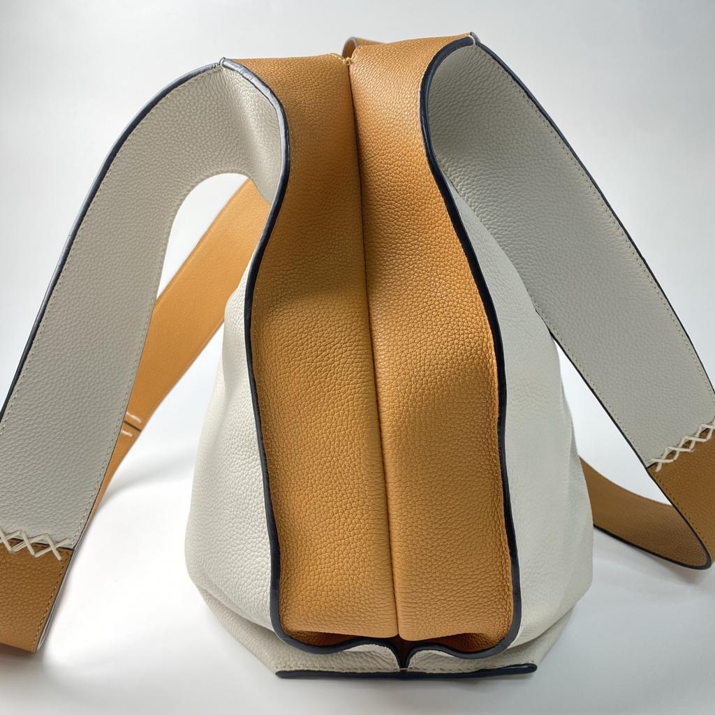 Used LOEWEShoulder Bag off white/Beige leather Women