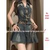 Conjunto de Top de Mezclilla Halter y Minifalda Plisada de Cintura Alta Estilo Retro de Hong Kong para Mujer - Atuendo Dulce y Picante de Dos Piezas para Verano