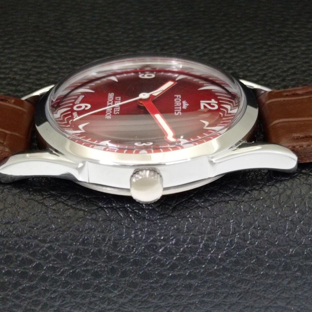 VINTAGE HAND-WINDING SWISS MENS REFURBISHED RED COLOR DIAL WATCH a701017-5 R205a-a701017