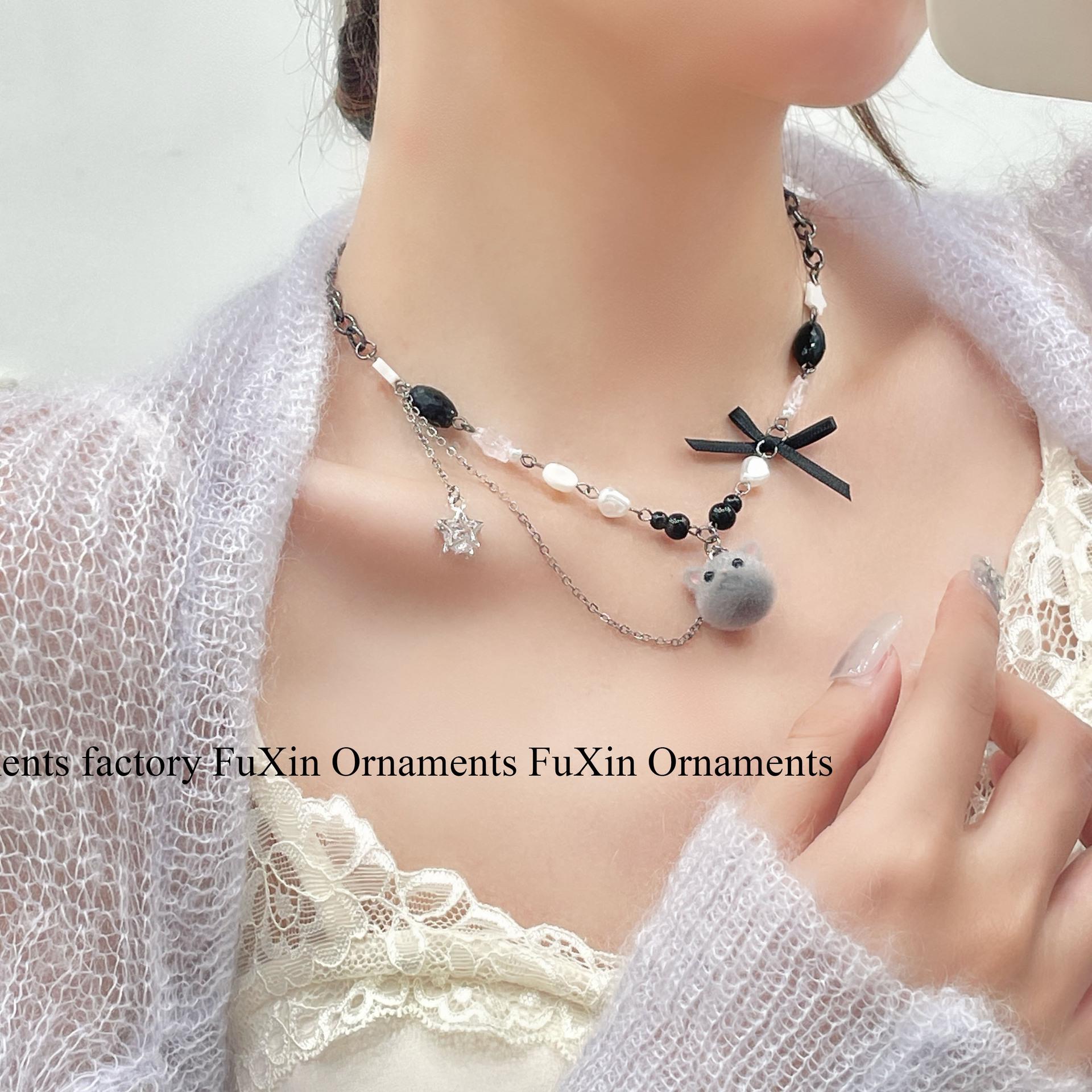 

Уникальное ожерелье-бантик в виде мультяшного кота — милый, простой и универсальный дизайн