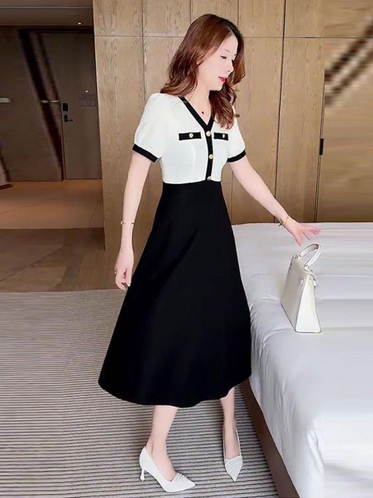 Chic French-Inspired Black V-Neck A-Line Dress - Slim Fit, Waist-Cinching, Casual Korean Style for Women, Perfect for Summer