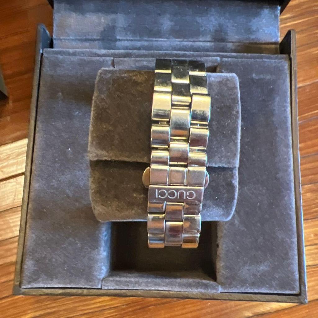 Used GUCCI watch Gucci watch