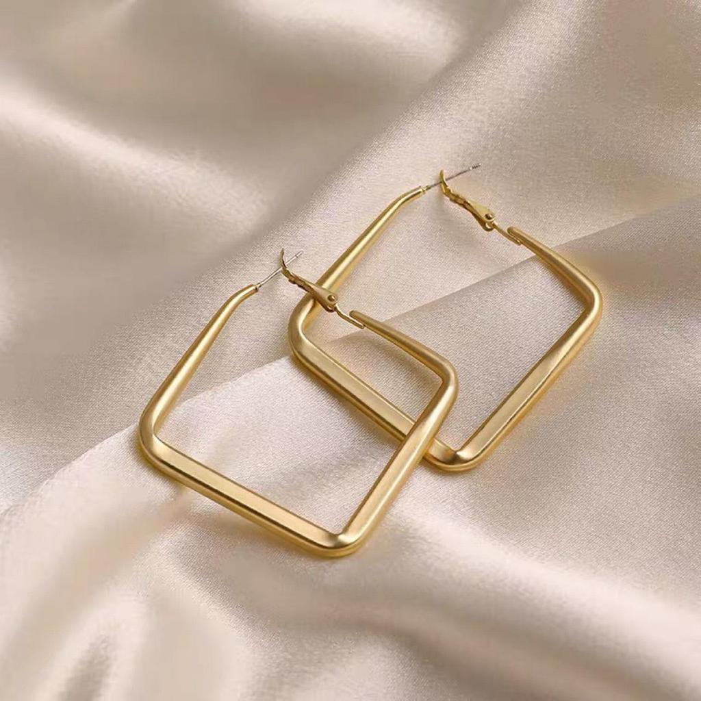 European and American Silver Needle Zircon Earrings: High-End, Versatile, Exaggerated Personality Design