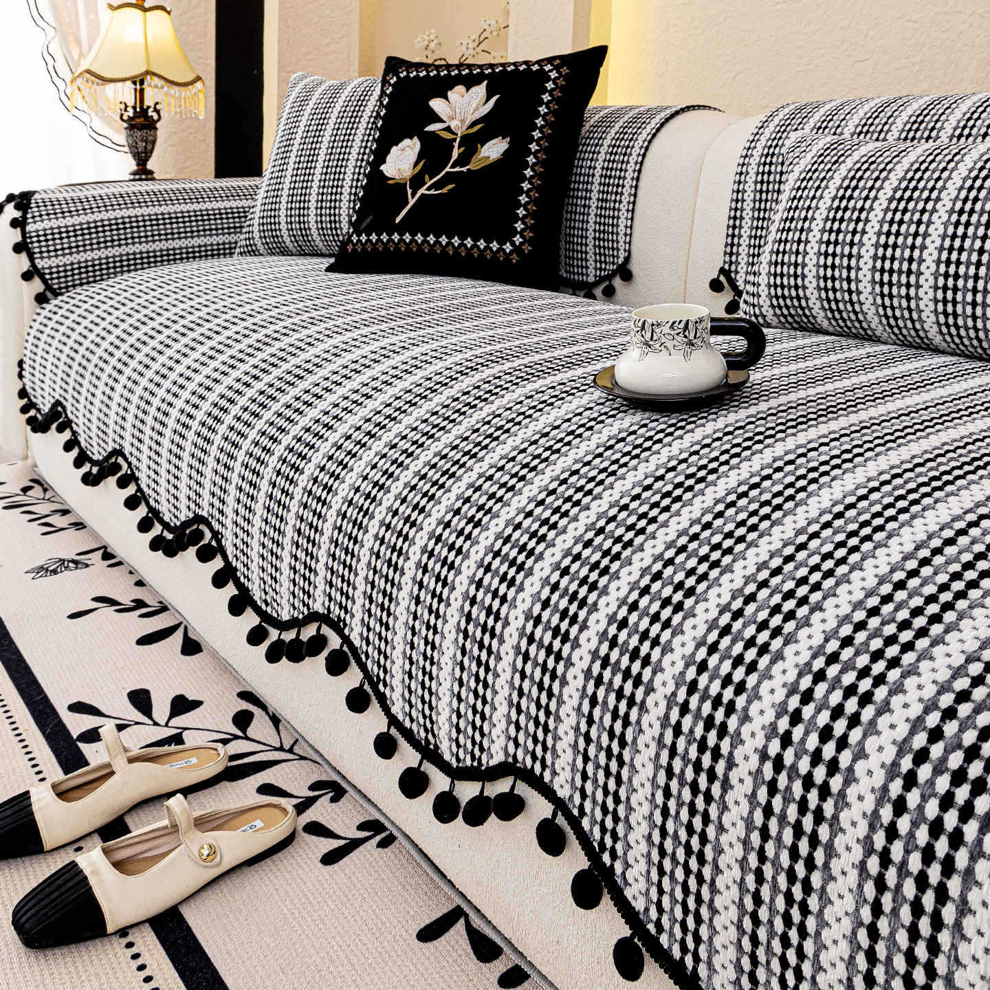 

2025 Фиксированный Противоскользящий Чехол на Диван Ткань Защита от Царапин Кошек Накладка на Диван Всесезонный Универсальный Высококачественная Подушка Износостойкий и Долговечный 70x70cm