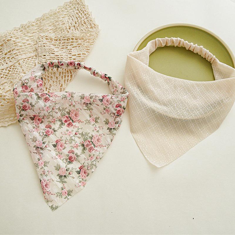 1Pieces Sweet Floral Headscarf Vintage Silk Fabric Triangle Bandanas Hair Scarfs Mountaineering Scarf Christmas Gifts