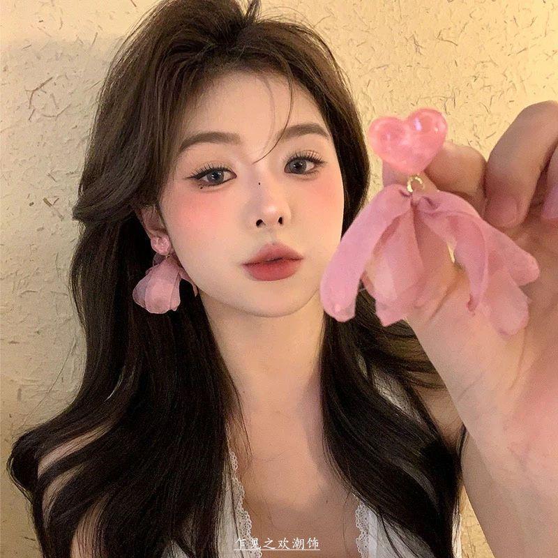 

Simple vacation style flower earrings fashionable small fresh sweet stud earrings niche temperament high-end earrings women