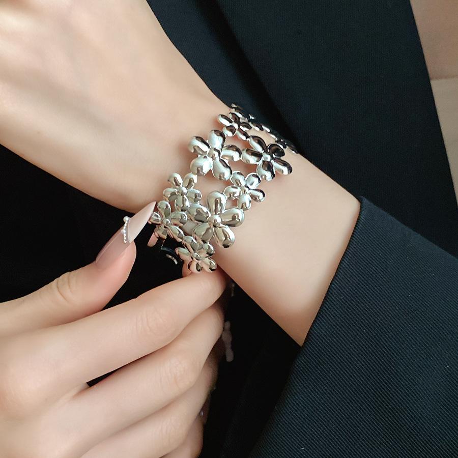 Metallisch Minimalistisch Unregelmäßige Armbänder Damen Mehrschichtig Blume Geometrisch Offener Armreif Stilvoll Exquisit Bankett Schmuck Geschenke
