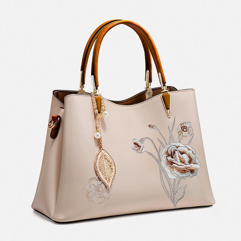 Embroidery New Chinese Large Capacity Portable Ladies Mom Bag Premium Messenger Women'S Bag Mother-In-Law