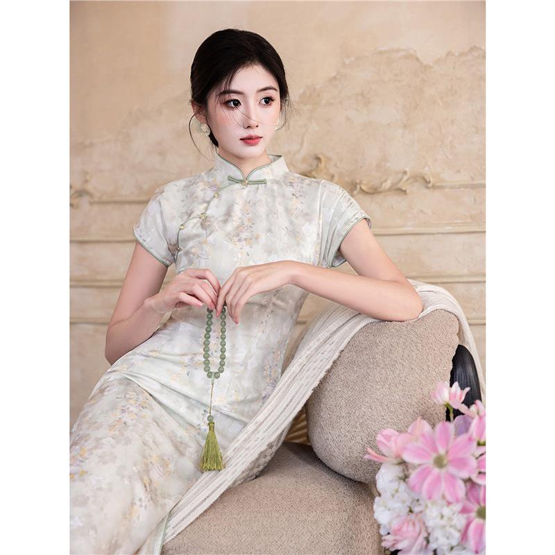 Jacquard Patterned Slim Qipao: Elegant Chinese-Style Long Dress for Formal and Daily Wear.