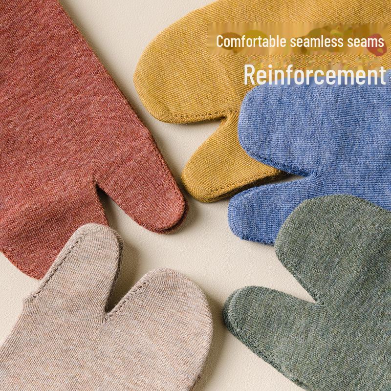 Women's Split Toe Cotton Socks, Mid-Tube, Two-Toe Design, Boneless Seams, Spring/Autumn Style, Comfortable and Pain-Free.