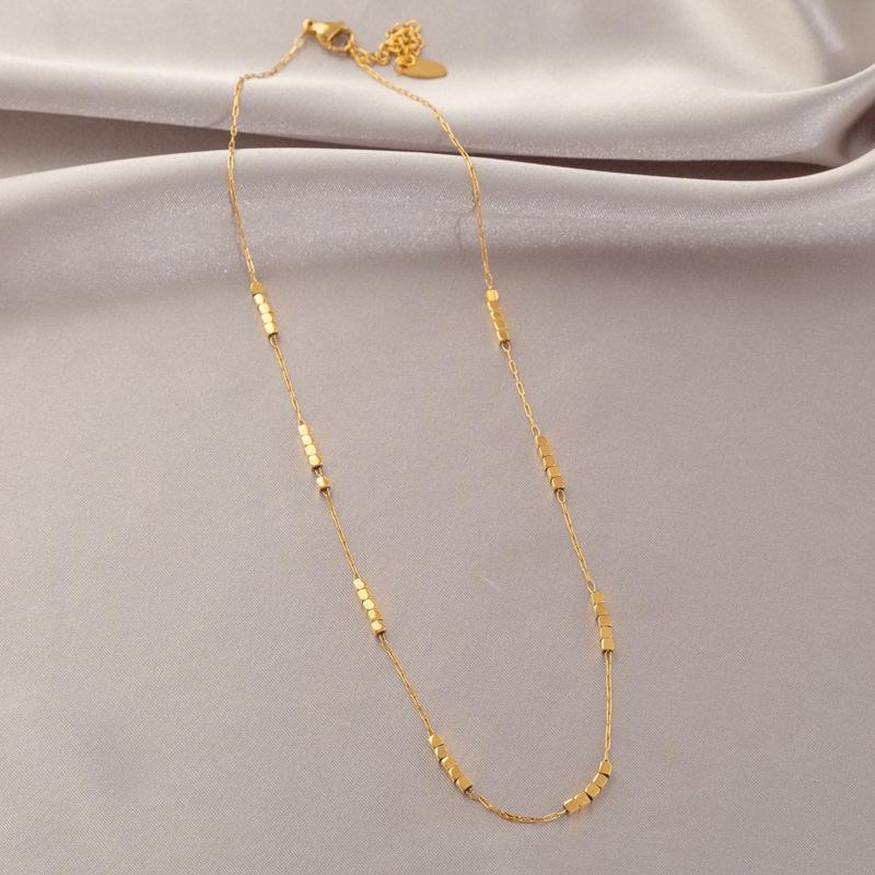 Women's Light Luxury Gold Titanium Steel Necklace - Non-fading, Versatile, High-end Fashion Clavicle Chain Choker.