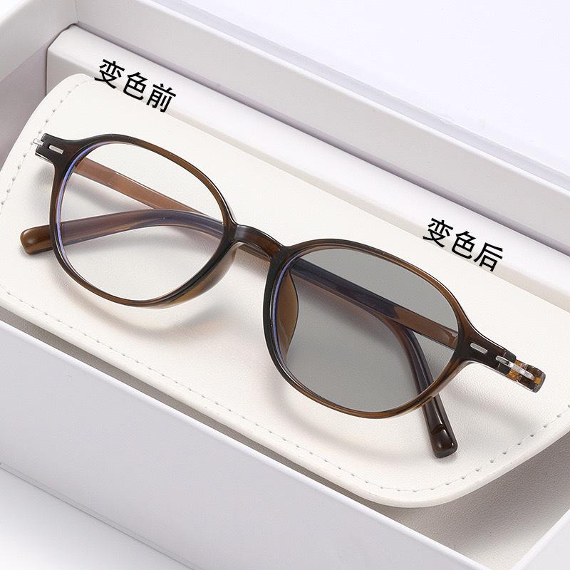 Retro Round Photochromic Anti-Blue Light Lightweight Myopia Glasses with Face-Slimming HD Lenses