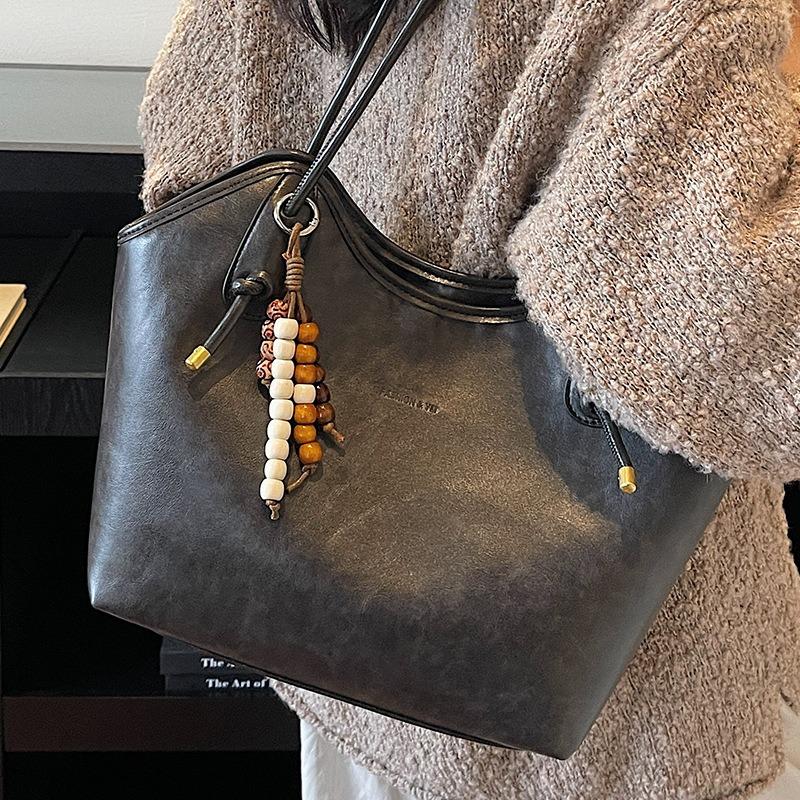 High-value Fashionable Large-capacity Bag Women's New Autumn Retro Commuter Shoulder Underarm Bag Soft Leather Tote Bag