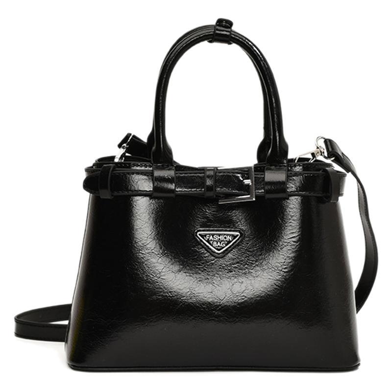 Large-capacity bag women's 2025 new autumn versatile shoulder bag is popular this year, and the small square bag is popular.