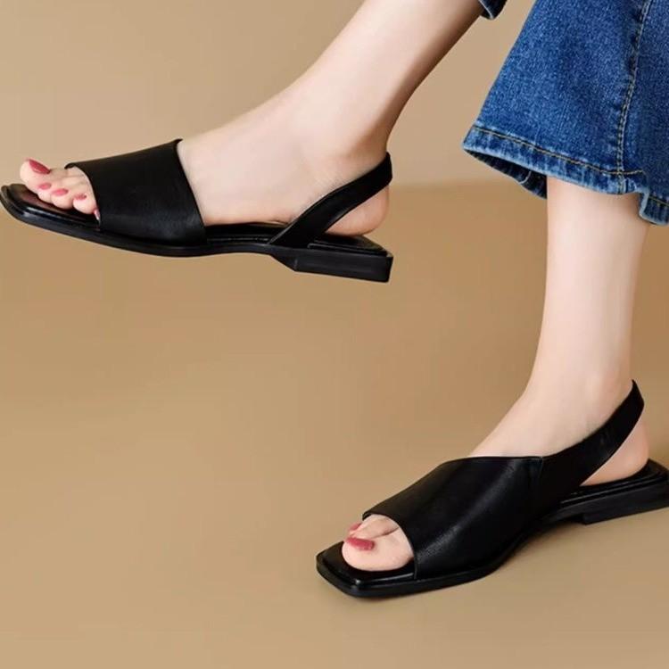Casual Foot Sandals Women's 2025 New Outer Wear Square Heel Cool Slippers Versatile Sandals Beach Sandals