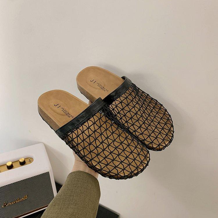 Niszowe tkane puste siateczkowe chłodne kapcie damskie buty do noszenia 2025 nowe letnie na płaskiej podeszwie oddychające sandały z zakrytą piętą