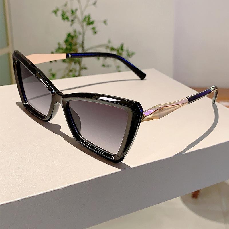 Fashion Cat Eye Women's Sunglasses Oversize Decoration Gradient Shades Outdoor Design Sun Glasses for Travelling Driving