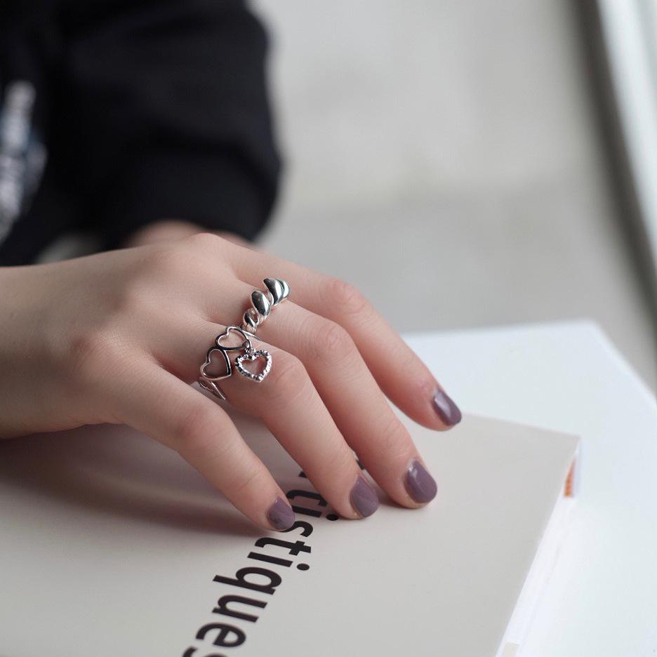 Korean-Style Retro Twist Croissant Ring: Open, Simple Line Design for Women
