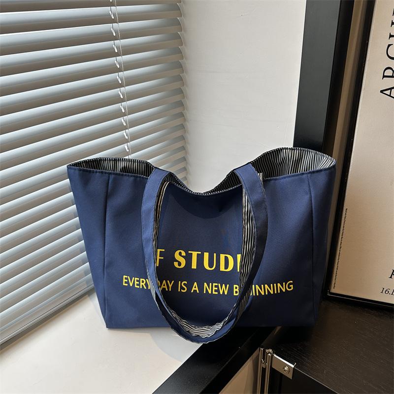 Canvas bag women's large capacity 2025 new lazy wind shoulder shopping bag leisure summer student tote bag