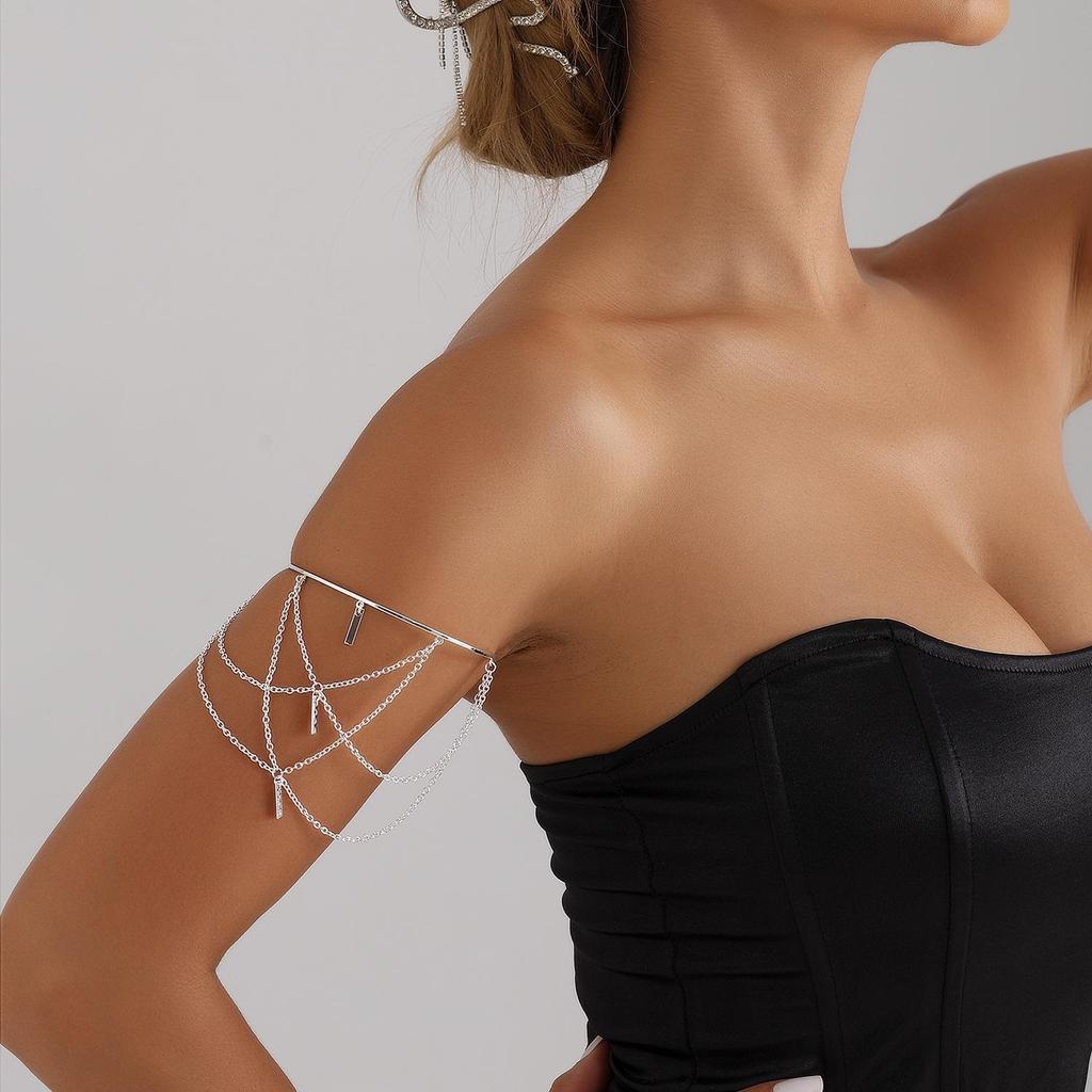 Punk Verstellbarer Metallketten Offener Armreif mit Quasten - Böhmischer Strandstil für Frauen