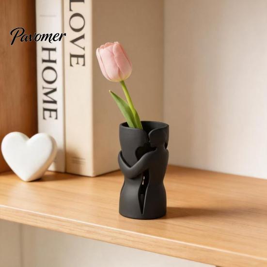 Modern Living Room Table Centerpiece Couple Embracing Abstract Vase, Matte Black Decorative Sculpture, Style Romantic Home Atmosphere Ornament