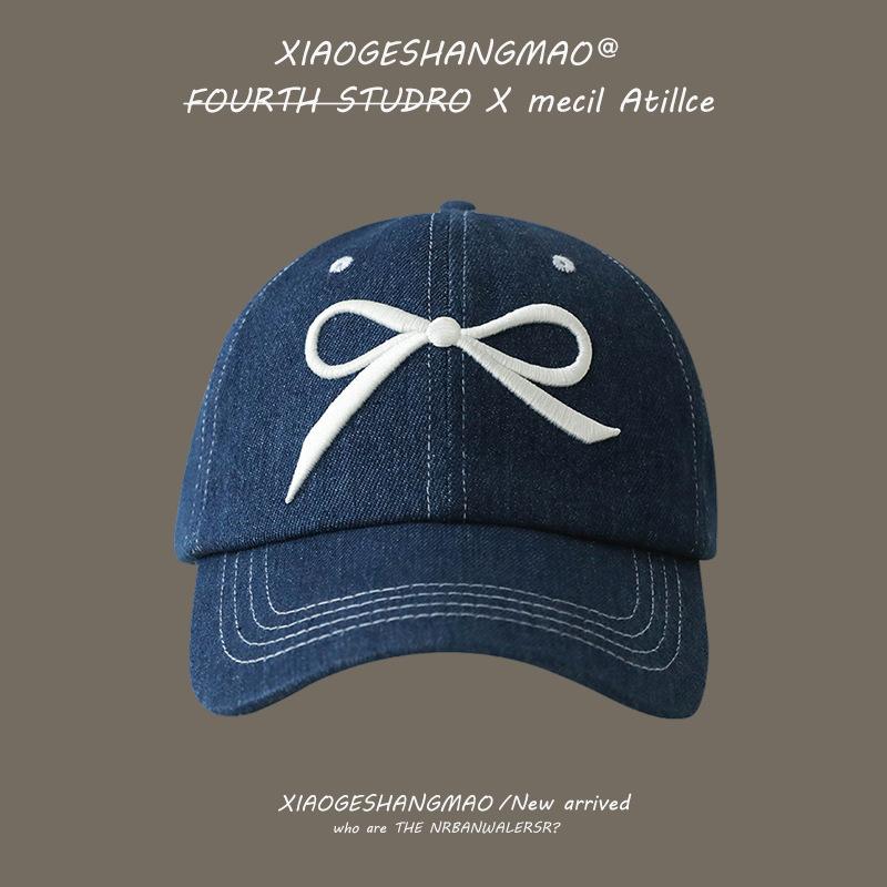 

Вышитая джинсовая бейсболка с бантом, девчачий милый кепка с широкими полями, подчеркивающая лицо, маленькая, модная, универсальная One size темно-синий