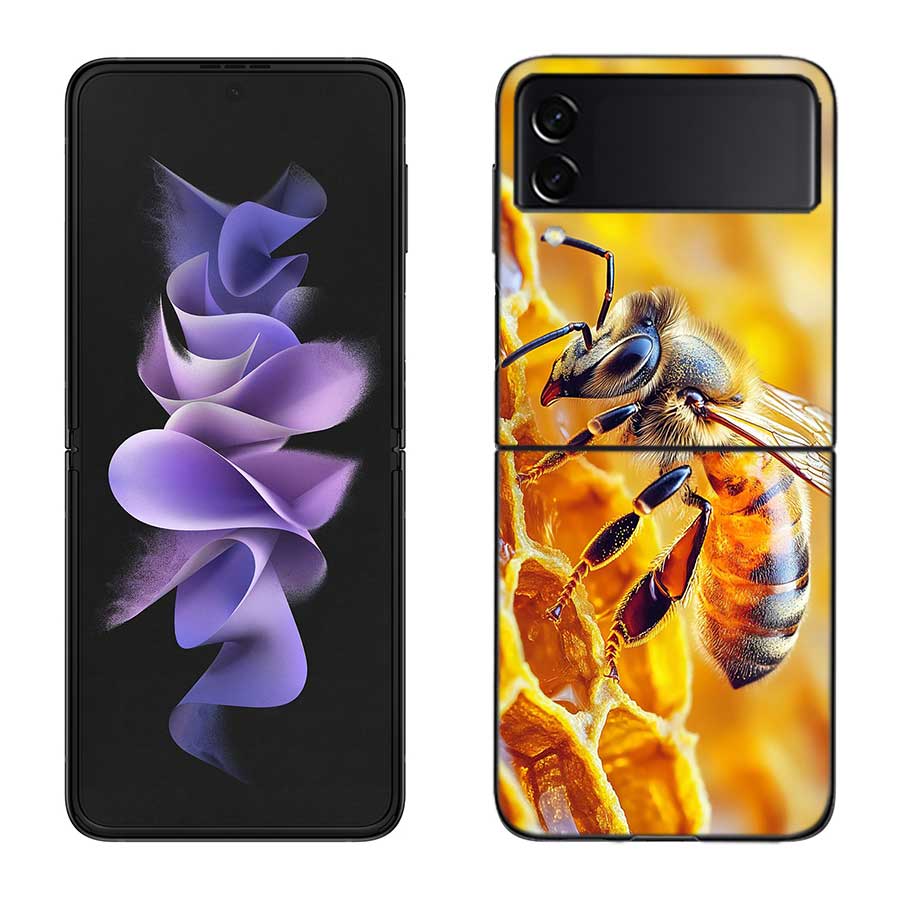 Bees and Honey in the Honeycomb Phone Case For Samsung Z Flip 7 6 5G Galaxy Z Flip 5 4 3 Black Hard Cell Cover Luxury PC Shell