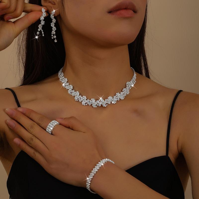 Shiny Jewelry Set - Exclusive High-end Necklaces with Luxurious Style.