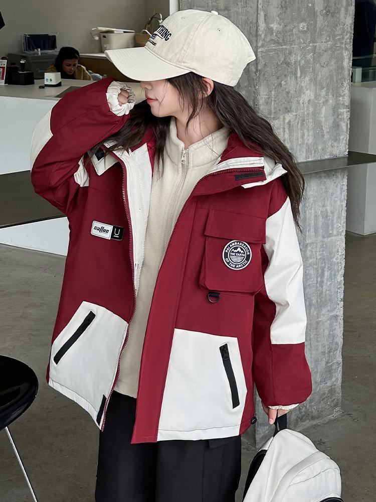 Girls' 2025 Three-in-One Windbreaker: Waterproof, Windproof, and Thickened for Autumn and Winter. Loose-fitting, Trendy Outdoor Coat.