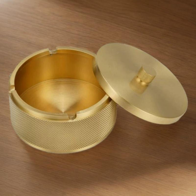 Creative Reticulated Round Ashtray Outdoor Portable Windproof Car Ashtray with Lid Home Office Desktop Brass Ashtray Ornaments