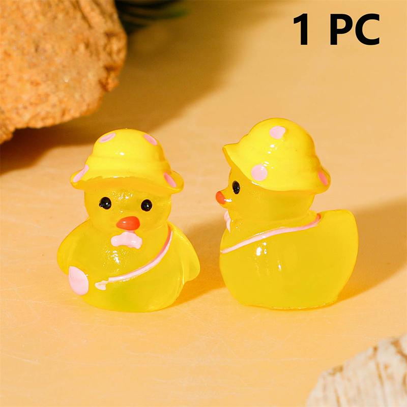 

1Pc Cute Animals Micro Landscape Diy Accessories Luminous Mini Backpack Duck With Big Hat Fluorescence Fairy Garden Decoration жовтий