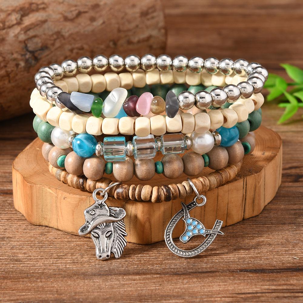 

Богемный набор браслетов из кокосовых бусин и кулона-подвески в виде подковы из крошки - 5 штук