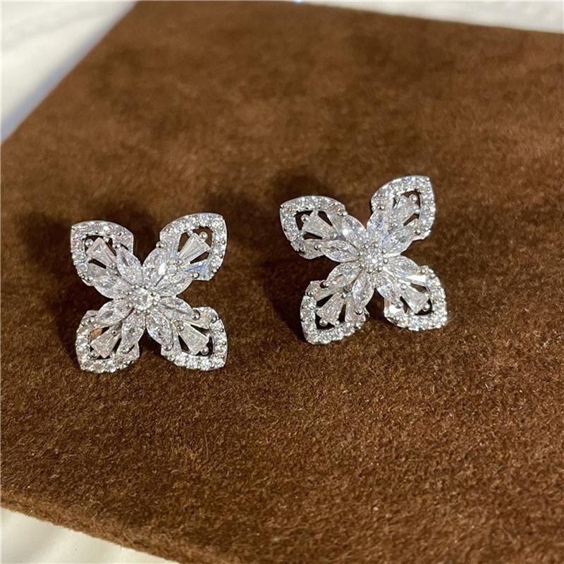 

Серьги-пусеты в виде цветка циркония, модные, с индивидуальностью, высококлассные, простые и универсальные серьги в стиле холодного ветра