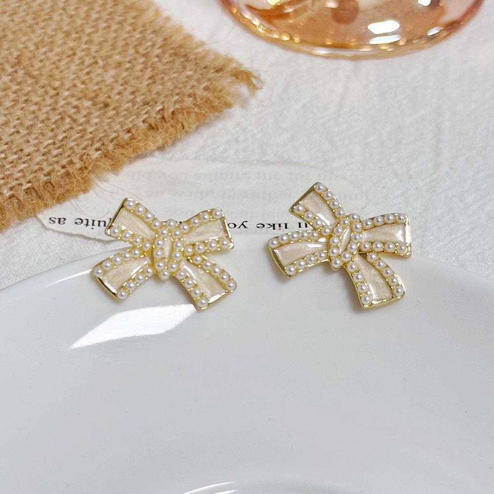 Elegant Silver Needle Diamond Bow Earrings - Luxurious, High-Quality Fashion for Women