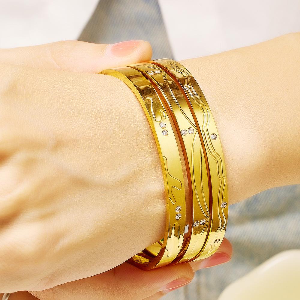 European Retro Zirconium & Titanium Bracelet - Fashionable, Versatile, Durable Gold Finish