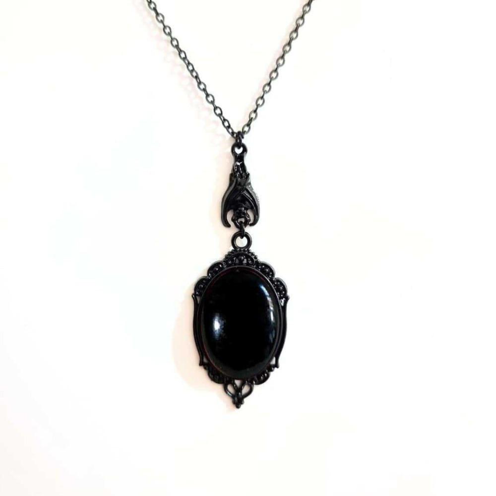 Gothic Vampire Bat Oval Red Gemstone Pendant Necklace for Women Men Halloween Party Witch Collar Chain Jewelry Accessories Gifts
