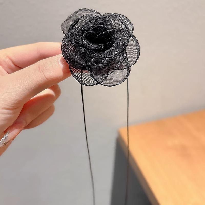 

Чокер из роз серии «Камелия»: Черно-белое цветочное ожерелье во французском стиле