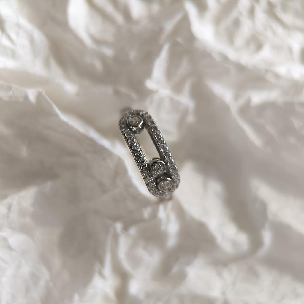 Серебряное кольцо с фианитами, вес изделия 2,35 гр (2208860)