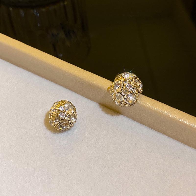 Vintage Shiny Ball Magnetic Clip-On Earrings No Piercing Edgy Punk Gothic Jewelry Unisex Gift for Men Women Party Accessories