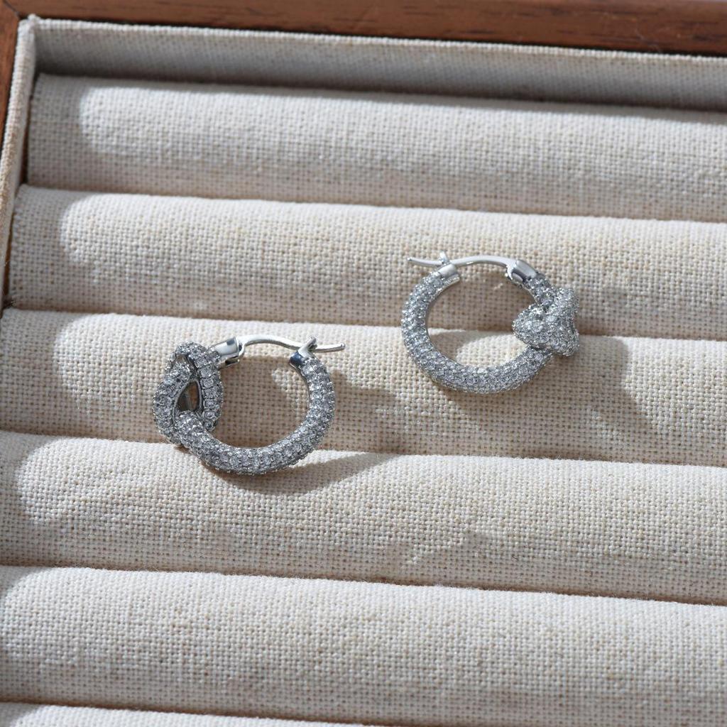 Stylish Knotted Zirconia Ear Cuff: European-American White Gold Plated, Ideal for Fashionable Daily Wear