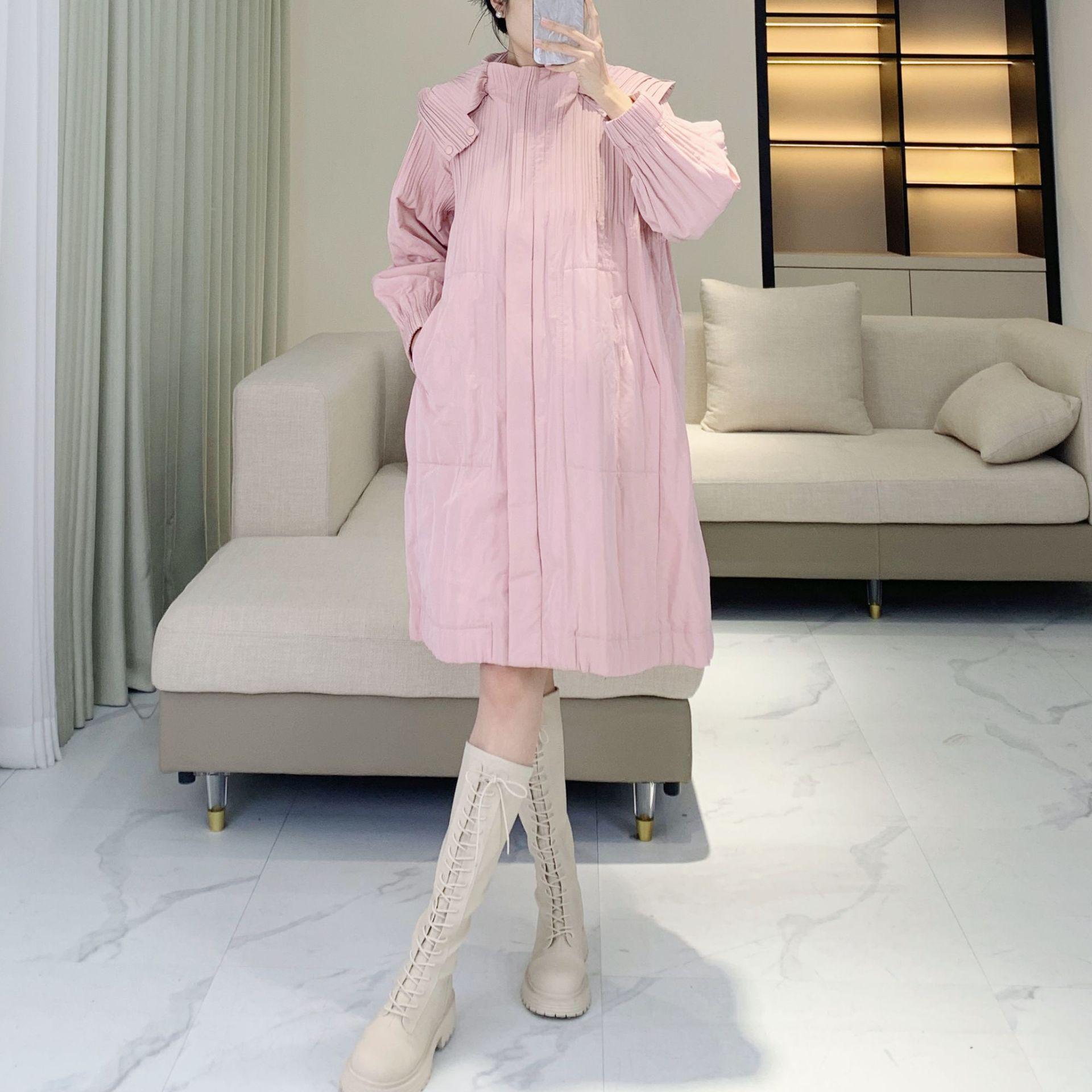 

Women s Elegant Pleated Plus Size Hooded Cotton-Padded Jacket - Mid-Length Solid Color One Size [suitable for 90-150 kg] розовый