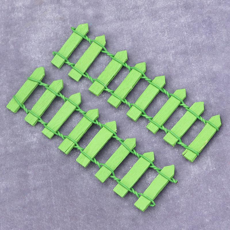 Mini Dollhouse Fence Set: 1:12 Scale (2 Pieces)