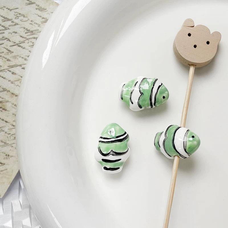 1Pc Stripe Painted Cute Small Fish Beads Charms Ceramic Spacer Loose Beads For Jewelry Making Diy Bracelet Accessories