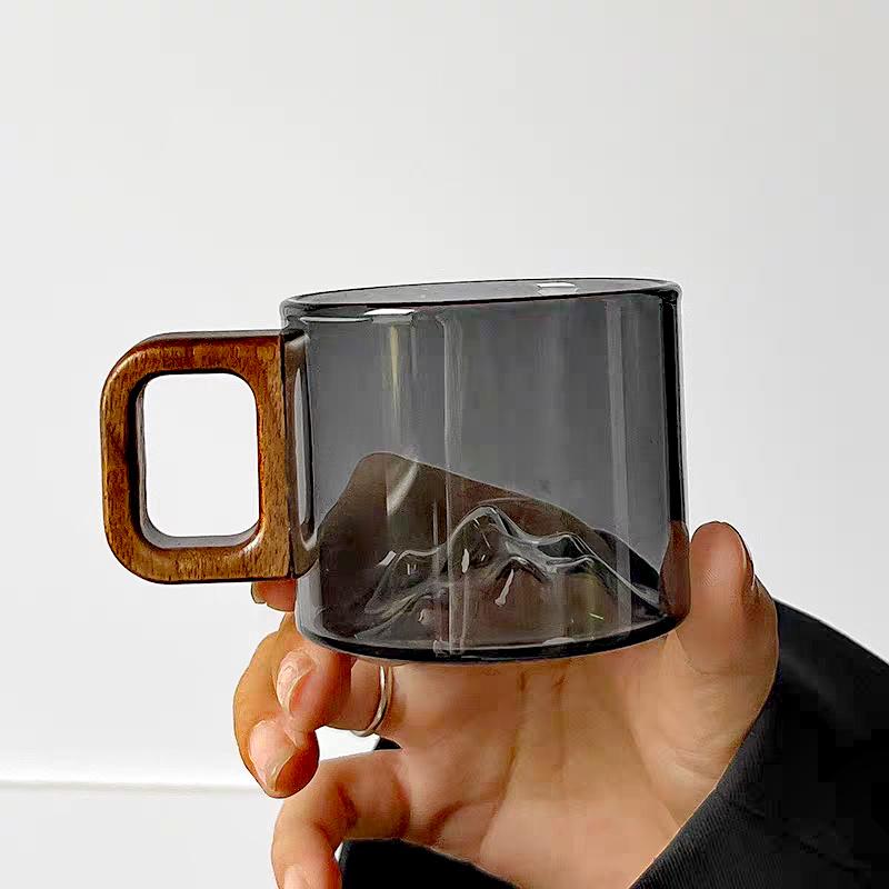 

Маленькая емкость 110 мл Стеклянная кофейная кружка с ручкой из грецкого ореха Чашка для свежемолотого кофе Домашняя чашка для чая, молока, завтрака Посуда для напитков 1pcs