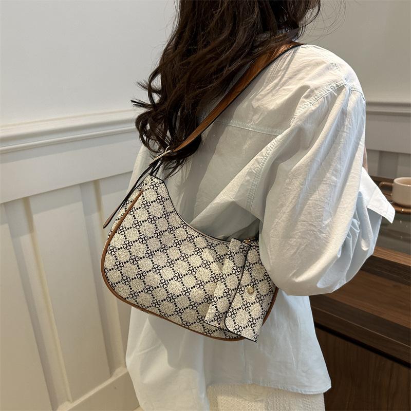 New Foreign Style Simple Shoulder Bag Casual Underarm Fashion Bag Women's 2024 European and American Commuter Crescent Bag Messenger Bag