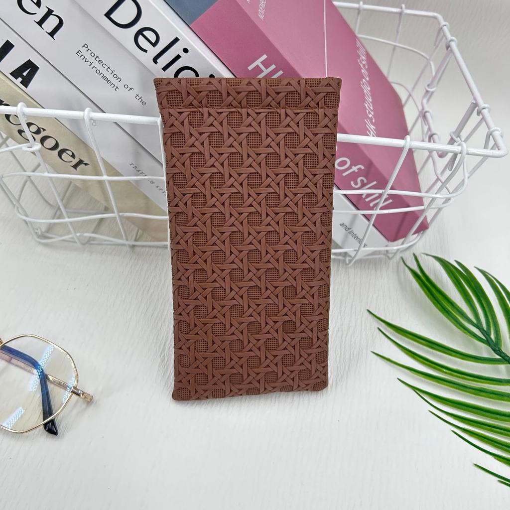 Portable Squeeze Mirror Box - Leather Soft Sunglasses Box - Easy To Use Bag for Convenient and Practical Outdoor Storage