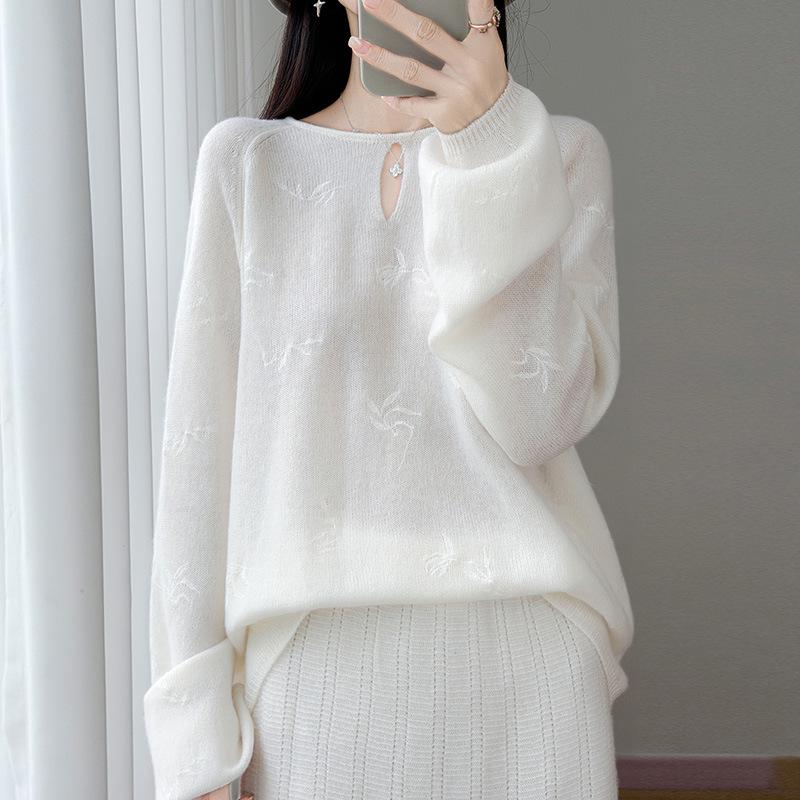 2026 Autumn/Winter Women's Lightweight Wool Knitwear: Soft Fluffy Loose Casual Round Neck Sweater.